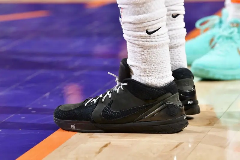 kaiyun-狄龙穿着Kobe4，空砍33分7篮板1助攻